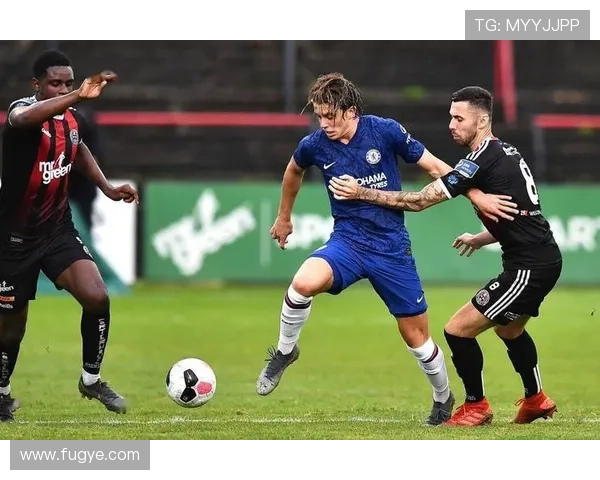 克鲁尔在英超赛季中表现稳健，助力球队争夺更高排名